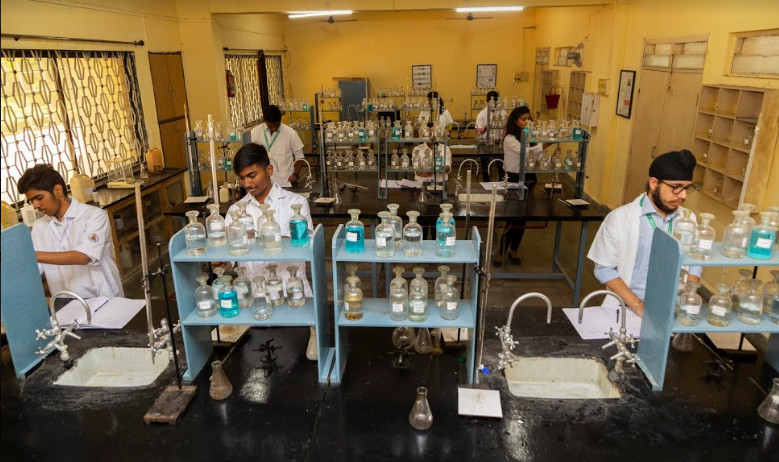 Advanced laboratories at K.C. College for practical technical education